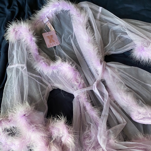 [SOLD] [NEW WITH TAG] Savage X Fenty Sheer Marabou Short feather Robe - M/L - Picture 7 of 9